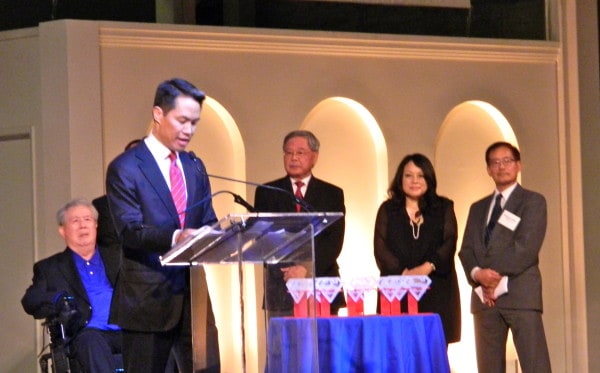 MSNBC anchor Richard Lui accepts his Empowering Diversity award